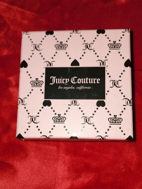 ✨️Juicy Couture Los Angeles Stunning Statement Gold Necklace ✨️